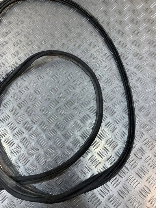 Junta de porta-malas Subaru Ascent OEM FBZ27696 - Usado image 7