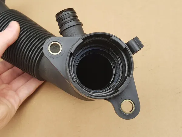 Luftansaugrohr / Audi A2 1.4 TDI AMF 75PS / 8Z0129654L image 10