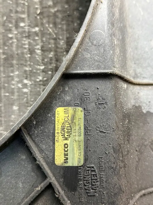 Radiador de água Iveco usado OEM 500347173 image 3