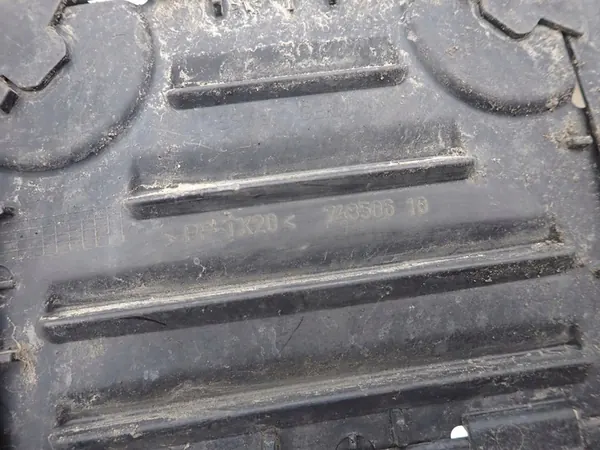 BMW Front Left Wheel Arch 51717143849 image 3