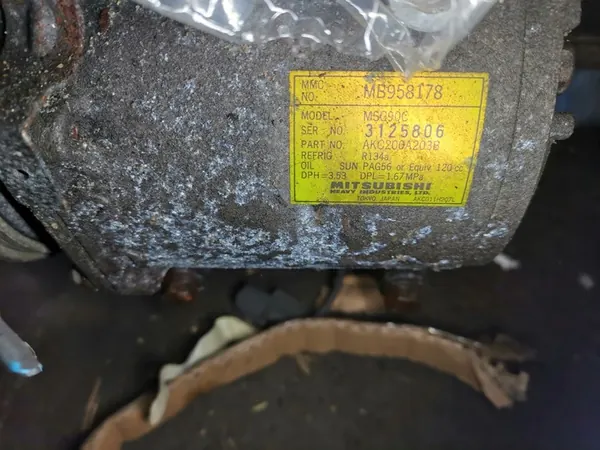 Compresseur de climatisation Mitsubishi Carisma 1.8 GDI MB958178 image 2