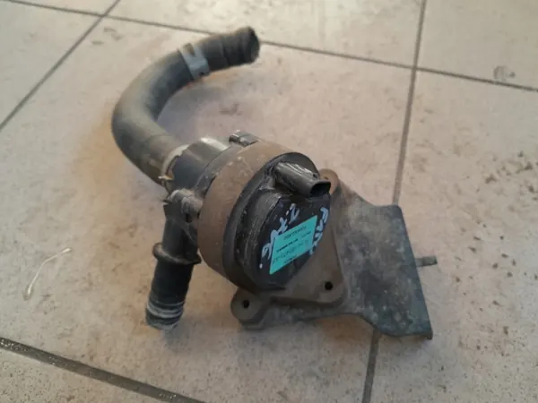 Pompe à eau auxiliaire Ford OE FL3418D473AB image 2