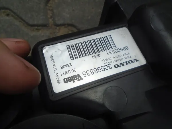 VOLVO S60 V70 II Vasemman etuvalon 30698835 OE 04-08 image 8