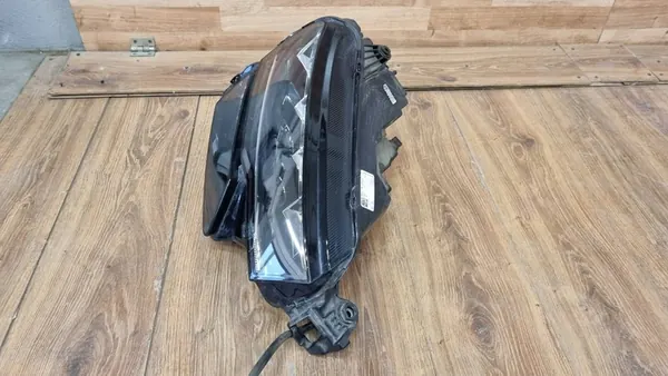 Rechtes Scheinwerfer Skoda Karoq 4042022 image 3