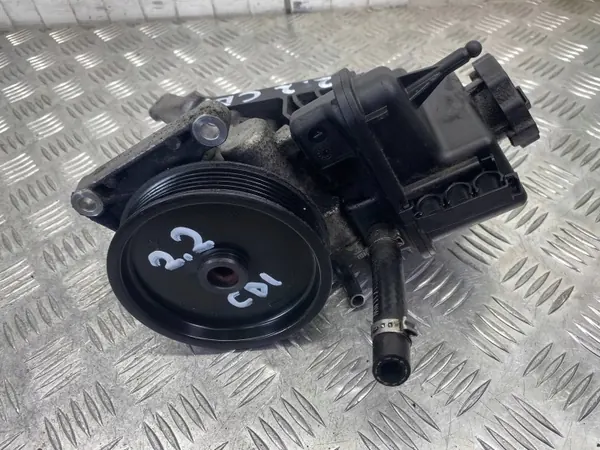 Ohjaustehostimen pumppu Mercedes C-sarja W204 2.2 CDI A0064661501 image 3