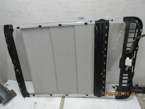 Store Toit Panoramique OEM 63260-64010 Occasion image 2