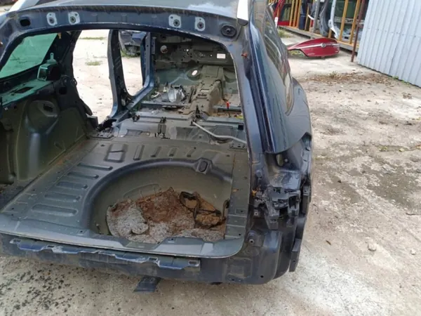 Aile de boue arrière droite Citroen C5 II Break OEM 01 image 3