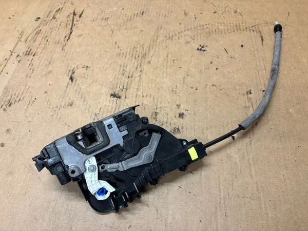 DÖRRLÅS FRAM HÖGER MERCEDES VITO V A4477200235 image 2