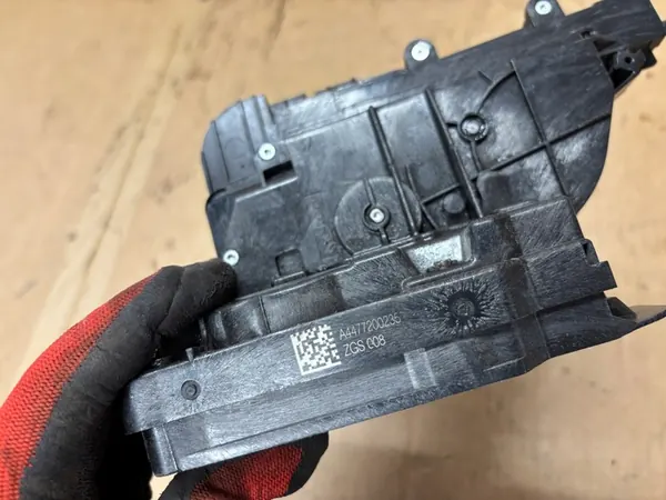 DÖRRLÅS FRAM HÖGER MERCEDES VITO V A4477200235 image 3