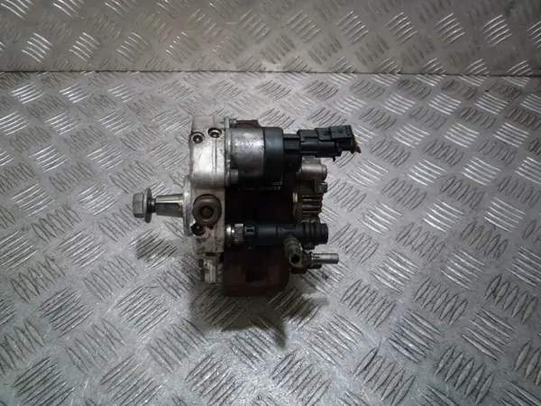 Renault OE 0445010087 begagnad insprutningspump image 2