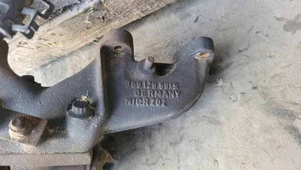 Turbo-pakoputken keräin OEM 068145703G Audi 80 image 4