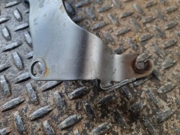 Soporte de escape BMW OEM 8659800 - Estado usado image 3