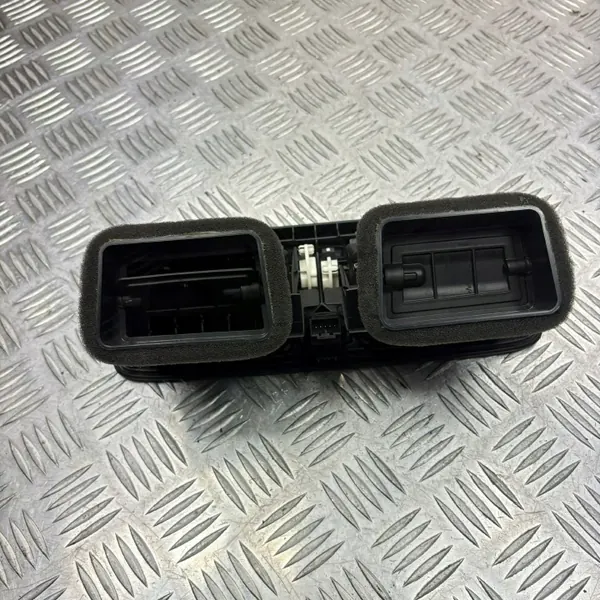 Grelha de ventilação central OEM 8633111 V40 II image 4