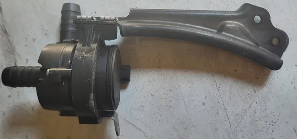 VATTENPUMP FORD TRANSIT CUSTOM KK21-18D473-BE image 2