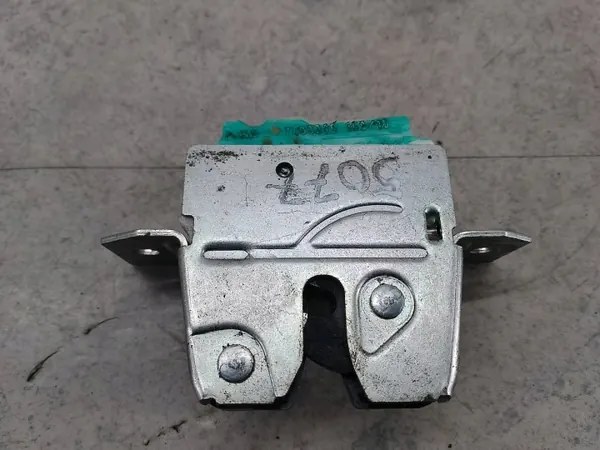 Mercedes W169 Tavaratilan Lukitus OEM A1697400235 image 2
