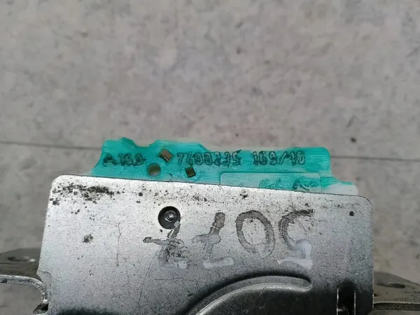 Mercedes W169 Tavaratilan Lukitus OEM A1697400235 image 3