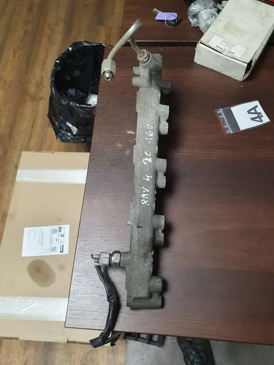 Capteur de pression de carburant Toyota Avensis 89458-32010 image 1