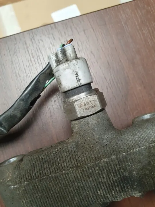 Capteur de pression de carburant Toyota Avensis 89458-32010 image 2