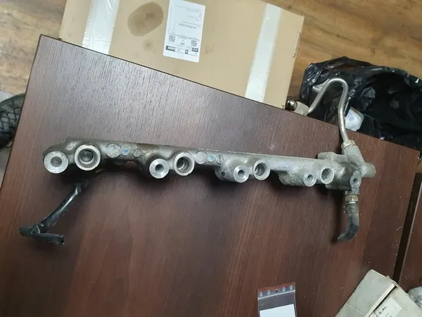 Capteur de pression de carburant Toyota Avensis 89458-32010 image 4