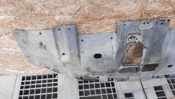 Nedre Stötfångarskydd Volvo S40 V40 image 2