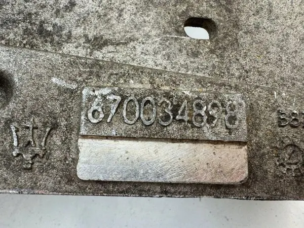 Support de boîte Maserati Levante OEM 670034898 image 3