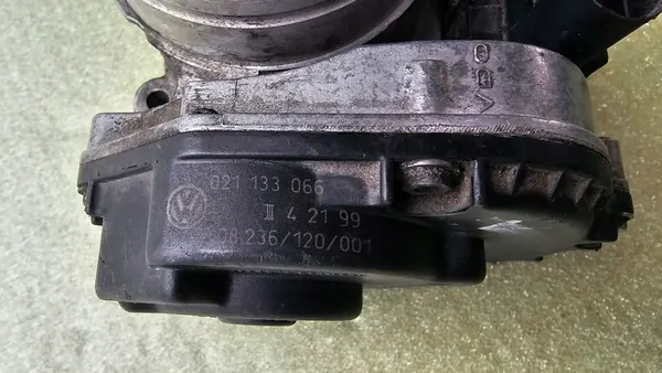 GOLF IV BORA LEON 2.3 Corpo de Borboleta 021133066 image 2