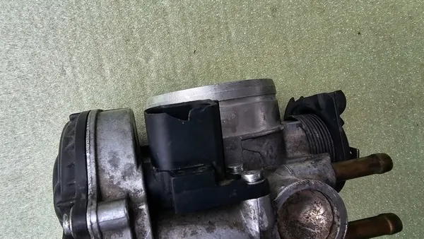 GOLF IV BORA LEON 2.3 Corpo de Borboleta 021133066 image 4