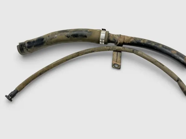 Pescoço de enchimento combustível OEM 11GM182A Cadillac image 4