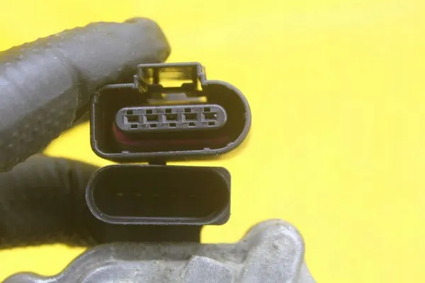 Drosselklappe OEM 04L128066AA für VW Passat B8 image 3