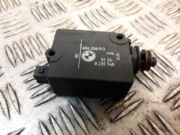 Module de verrouillage central BMW OEM 8235748 pour Série 7 E38 image 2