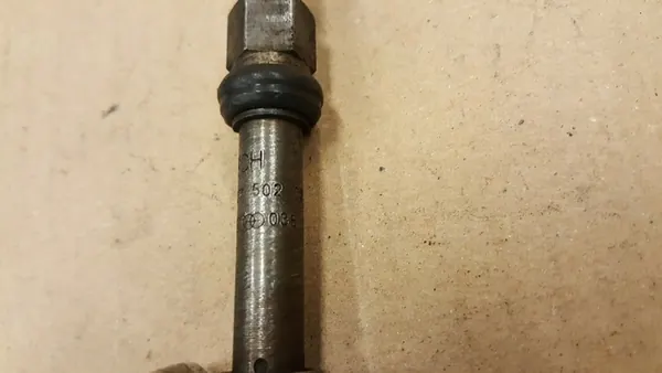 Iniettore carburante Volkswagen Golf II 1984 OEM 035133551C image 6