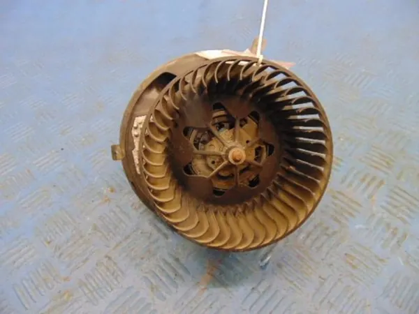 VOLKSWAGEN GOLF V Värmefläkt F011021936 image 4