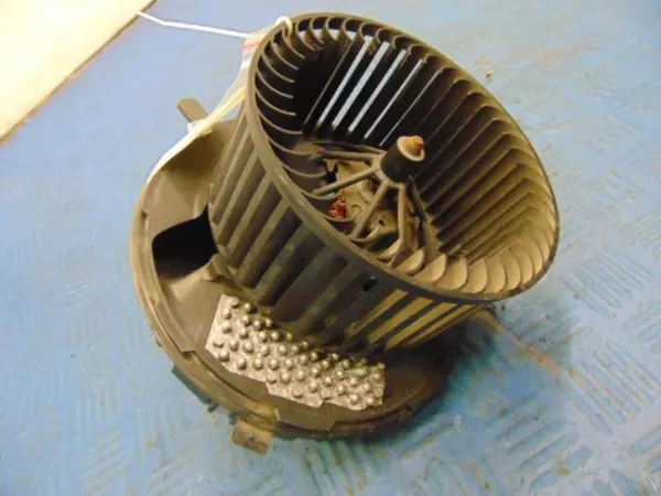 VOLKSWAGEN GOLF V Värmefläkt F011021936 image 5