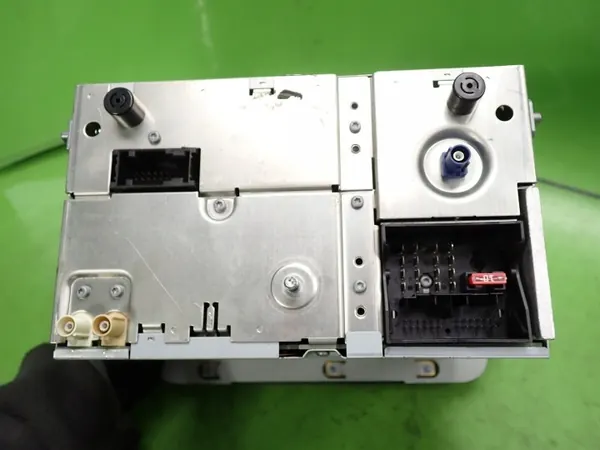 Radio usado OEM 1K0035198C para VW Passat B6 image 10