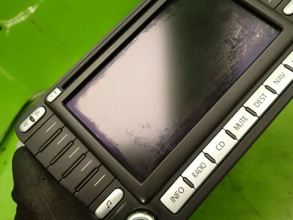 Radio usado OEM 1K0035198C para VW Passat B6 image 7