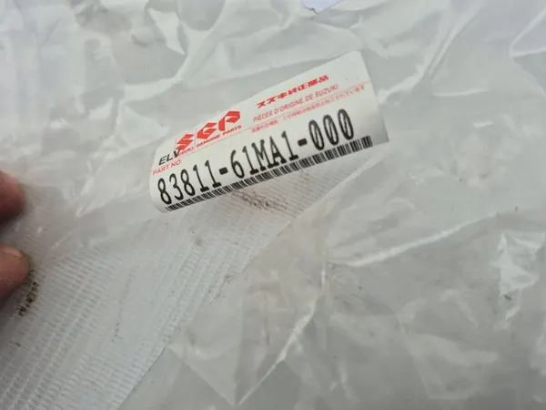 Suzuki S-Cross 2015 Garniture de fenêtre avant droite OEM 83811-61MA1 image 5