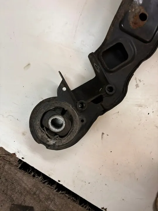 AUDI A4 A6 2.0 TDI Sottoscocca Anteriore OEM 4F0 399 313 AD image 4