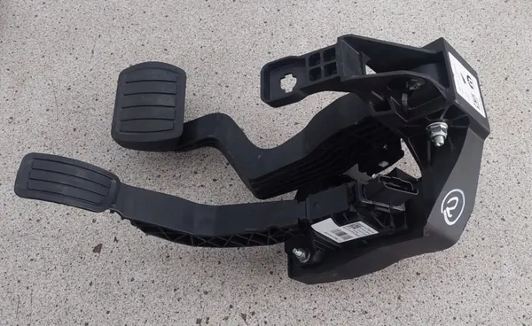 Rem- & Gaspedaal Fiat Grande Panda OEM 9846496880 NR2 image 2