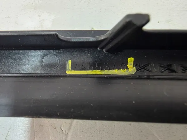 BMW X5 G05 LCI Rechte Frontscheibenleiste OEM 4167465340 image 3