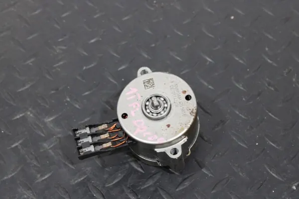 Moteur de Pompe à Huile 0AM325583 pour VW Touran image 2