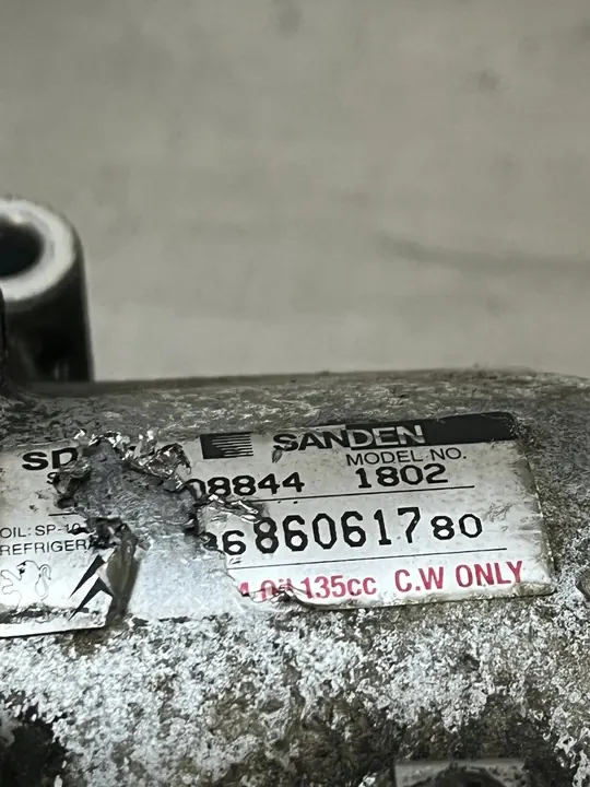 Compresseur de Climatisation Peugeot Citroen 9686061780 image 4