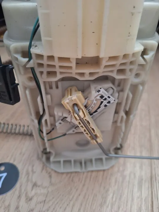 Brandstofpomp GOLF IV R32 AUDI TT 8N image 3