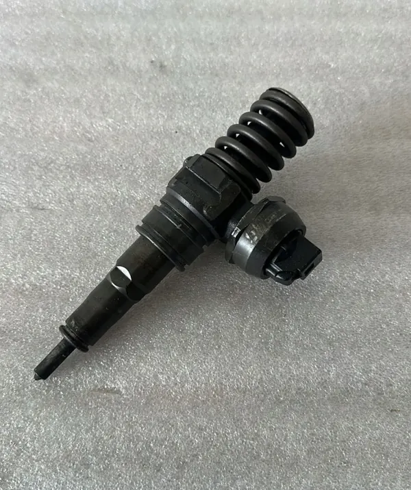 Inyector OEM 038130073AG para 1.9 TDI BKC/BXE image 2
