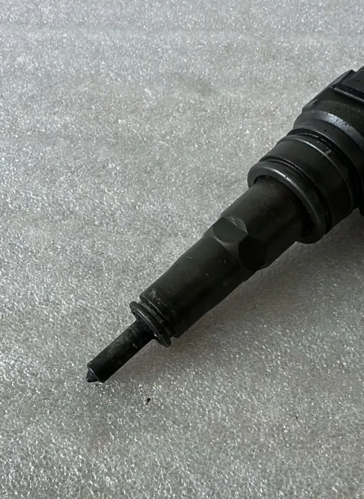 Inyector OEM 038130073AG para 1.9 TDI BKC/BXE image 3