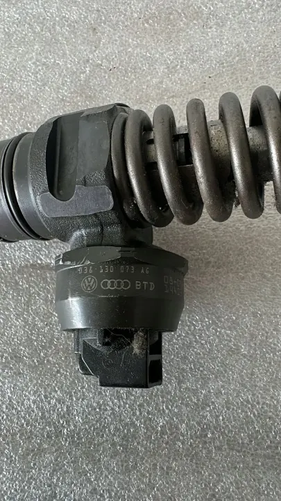 Inyector OEM 038130073AG para 1.9 TDI BKC/BXE image 4