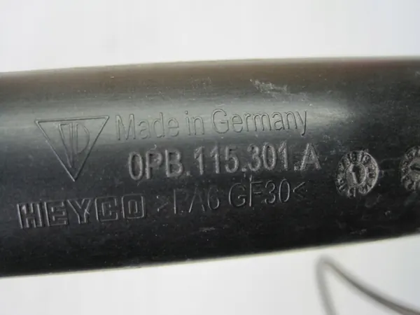 Tube de remplissage d'huile OEM 0PB115301A Porsche 911 image 4