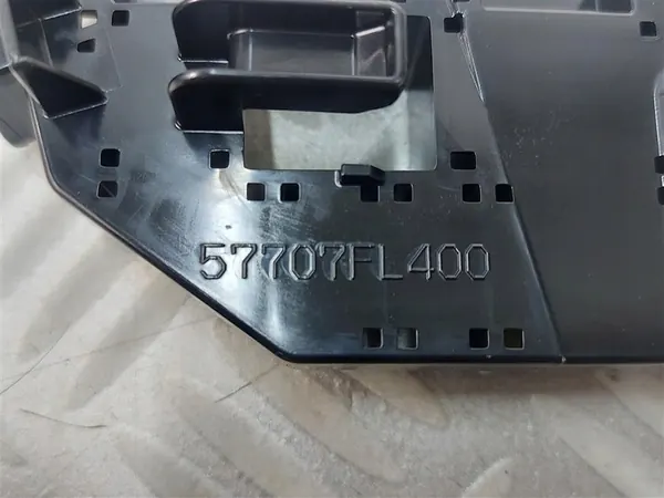 Bakre stötfångarguide Höger Subaru XV 2011-2017 OEM 57707FL400 image 3