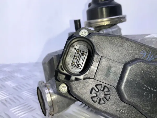 EGR Pakokaasujäähdytin Audi A6 C7 A7 3.0 TDI 059131515BL image 7