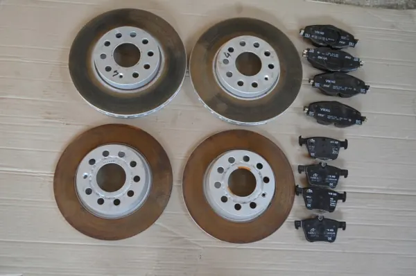 Conjunto discos e pastilhas dianteiros OEM 5Q0615301H image 2