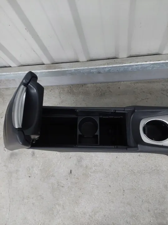 AVENSIS T27 Túnel Central Reposabrazos Set OEM image 4